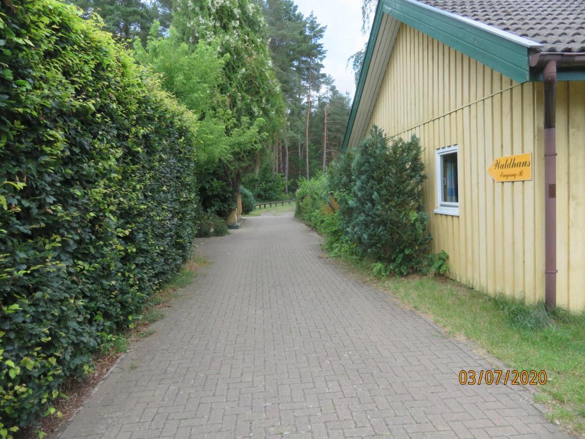 Gruppenbungalow-Waldhaus-Am Ferienpark Миров Экстерьер фото